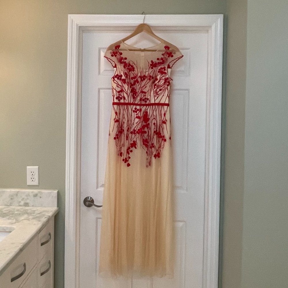 ANTIQUE WHITE/RED FLORAL EMBROIDERED FULL-LENGTH GOWN, Size 10